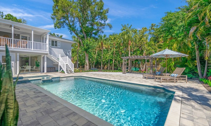 Bay Isle House | Shore Thing | Luxe Pool Oasis, Hot Tub, Siesta Key Beach
