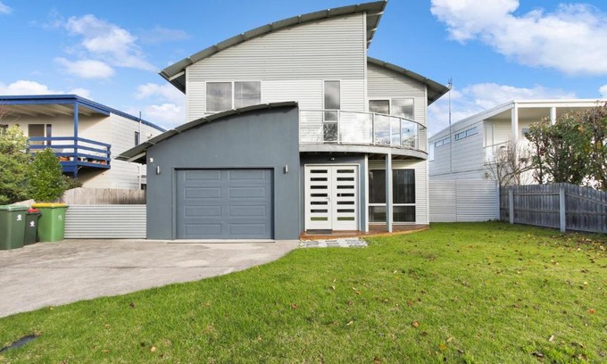 Lake Tyers Beach House | Shore Thing Upstairs