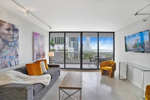 Downtown Miami Apartment | Shore to Please! Park And Water Views!