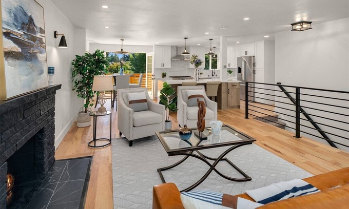 Meridian Park House | Shoreline Escape-Modern Retreat