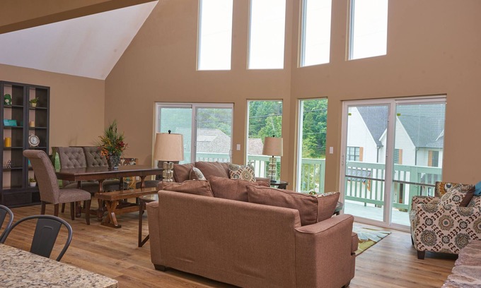 Bal Habor Ski Chalet | Shoreline View Corporate Rental - Close to I-75 & Downtown "Nooga