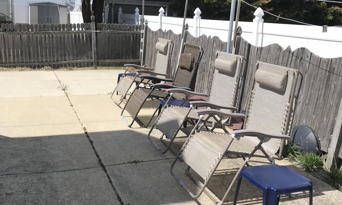 Margate City House | Shorely a Getaway: 9 Beds (6 Rooms), 3 Baths, WiFi, Walking Distance to Beach
