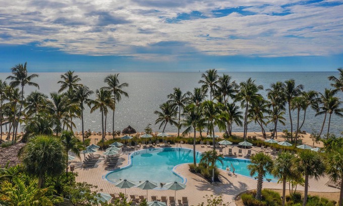 Islamorada Hotel | Short Distance From The Well Known Sites! Free Parking, Onsite Pool