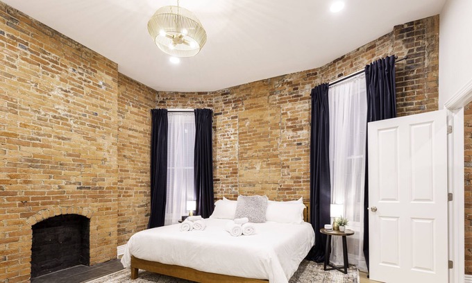 Italian Village Apartment | Short North | Brand New! | Free Off-Street Parking | Walkable
