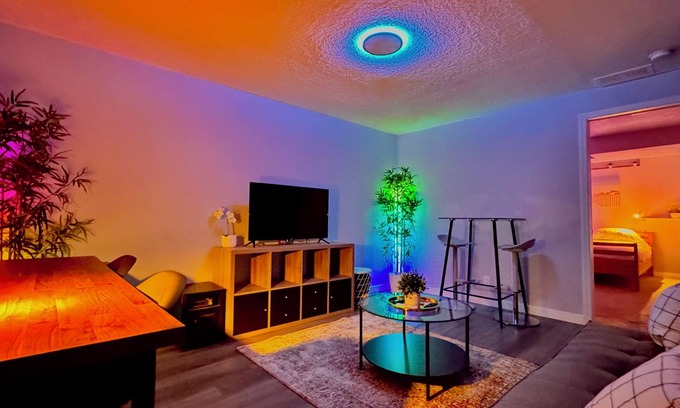 Calgary Apartment | Short or Long Term | Pet Friendly | Dog Park | King Bed | Workspace for 2