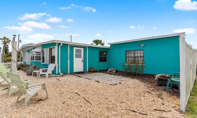Flagler Beach House | Short Stroll to Beach | Dog-Friendly Free Parking Ocean Views | Closernto Dining & Shops | Free Wi