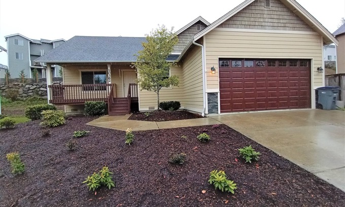 West Hills House | Short Term Rental - Close to St. Michael Hospital