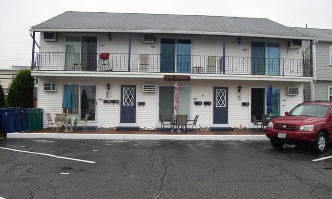 Hampton Condo | Short Walk to Beach!
