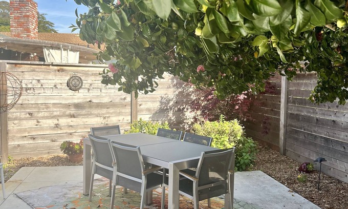 Park Palms House | Short walk to Carmel by the Sea, the beach, mission and Starbucks