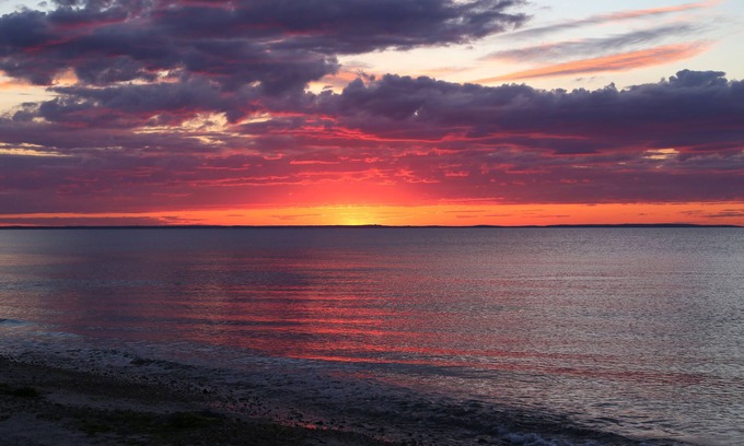 East Sandwich House | Short Walk to Private Association Beach in this Charming 4 Bedroom Home