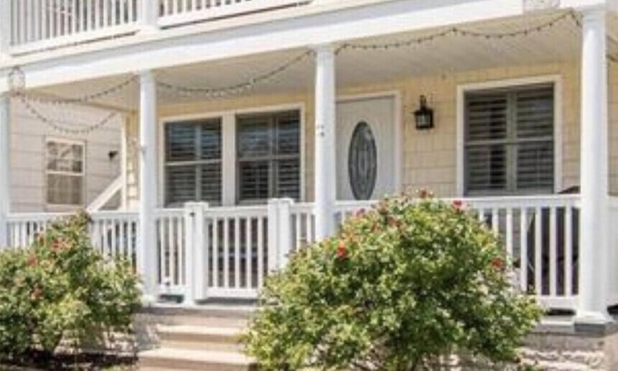South End Condo | Short walk to the beach from this updated condo!