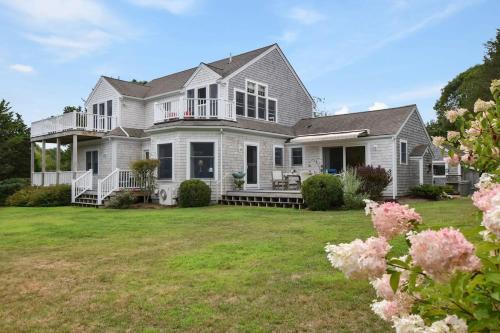 East Orleans House | Short Walk to Water