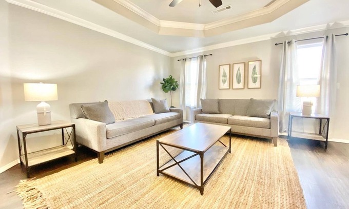 Bentonville House | Shred Shed- Sleeps 10- Near Trails- Bentonville