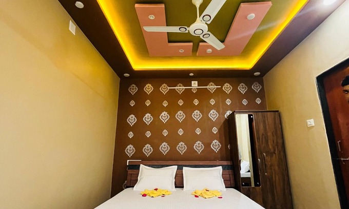 Rajpipla Hotel | Shree keshrinandan home stay