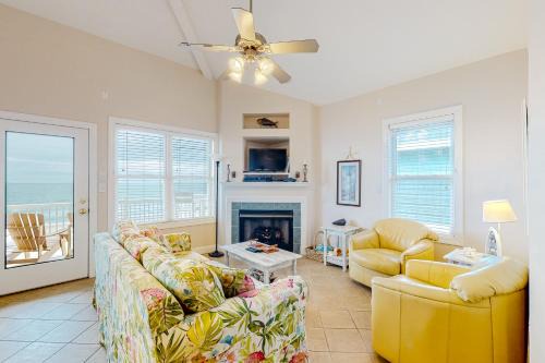Atlantic Beach Apartment | Shutters 303