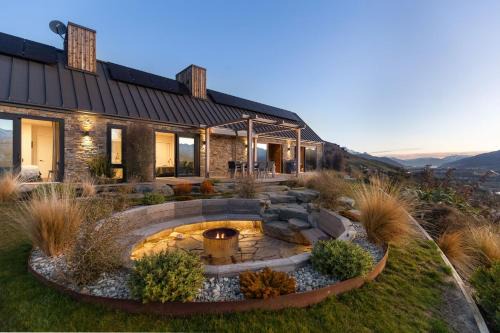 Lake Hayes House | Sicilian Luxury Retreat Main House and Loft