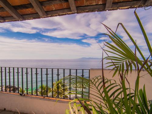 South Shore Hotel Area Apartment | Sierra Del Mar -Beachfront Penthouse-