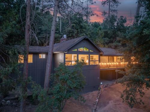 Yosemite Forks House | Sierra Mountain Escape - Brand new spa/game room