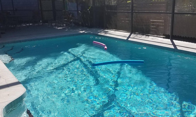 Riverview Estates House | Siesta Key 2B 2 bath with Heated Pool! Sleeps 6 ! Relaxation & Sunshine!