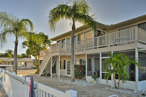 Siesta Key Apartment | Siesta Keys Home with Deck Half Mile to Turtle Beach