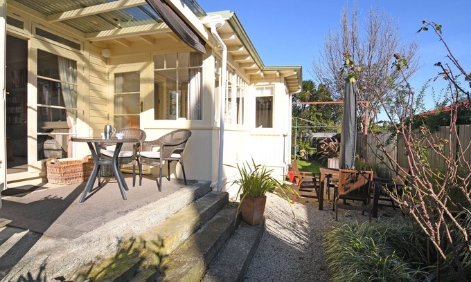 Richmond House | Silkwood Cottage - Richmond Holiday Home