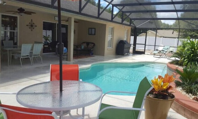 Leesburg House | Silver Lake Area Pool Home