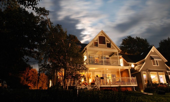 Castile Cottage | Silver Lake - Charming turn of the century Victorian Cottage - 5 miles to Letch.