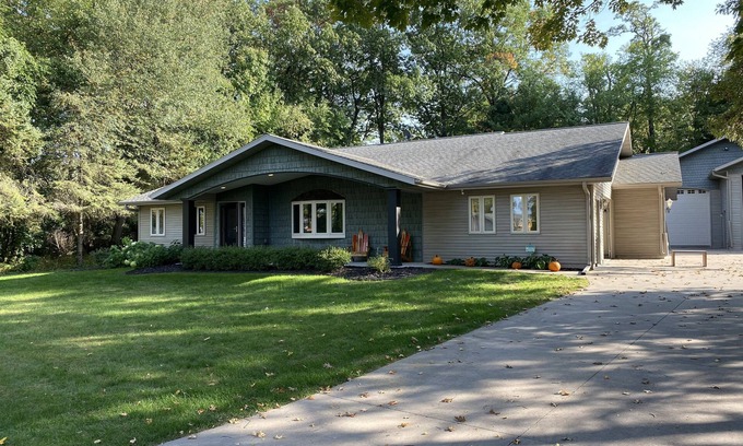 Wautoma House | Silver Lake Wautoma - 3700 sq ft private home - sleeps 15, 4 bed, 3.5 bath