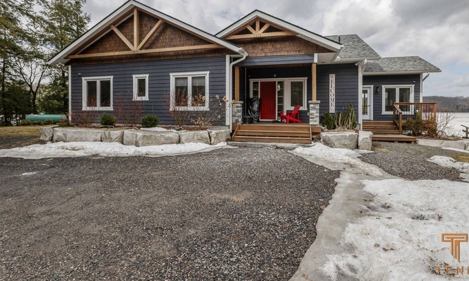 Seguin Cottage | Silver Linings modern well appoi