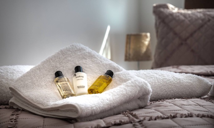 Southampton Apartment | Silver Moon Silver Service Apartments free parking