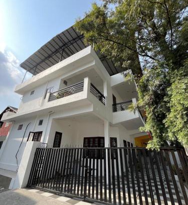 Dehradun Villa | Silver Oaks Dalanwala by Jabula Getaways