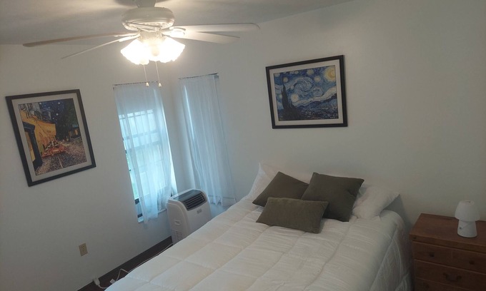 Fort King District Ski Chalet | Silver Springs 3-bedroom Chalet with AC, Pool and WiFi in wonderful Ocala