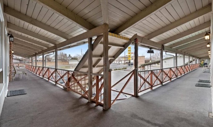 Burns Hotel | Silver Spur Motel