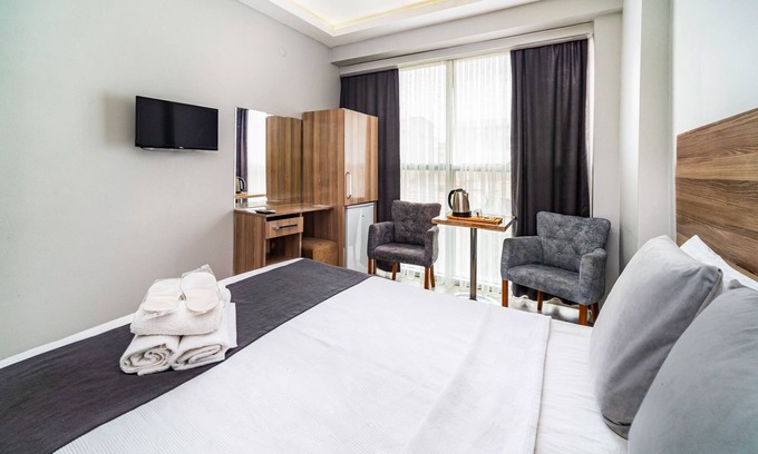 Izmir City Centre House | Silver Suit