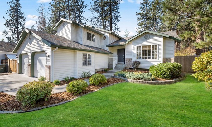 Post Falls House | Silverwood CDA Family Getaway Game Room Air Hockey Ping Pong Treehouse Yard AC
