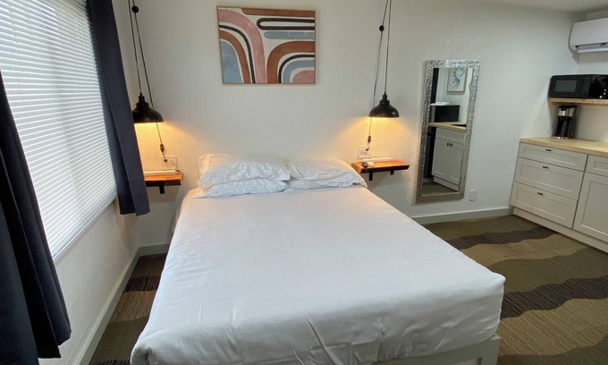 Athol Hotel | Silverwood Lodge, 5 Min to Silverwood Theme Park: Room 1