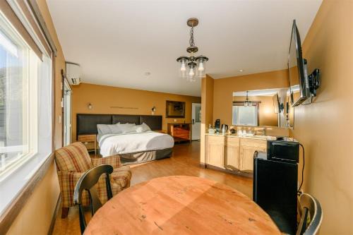 Okanagan-Similkameen Hotel | Similkameen Valley Resort