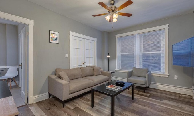 Central West End Apartment | Simple CWE 2BR near BJC by Zencity