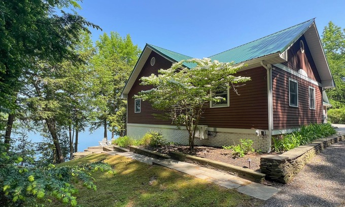 Cooperstown - Otsego Lake House | Simply The Best Lake Frontage! 4 Bedroom/3 Bath, Private Beach, Great Sunsets!
