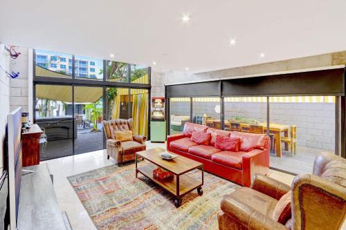 Hendricks and Venice Isles Apartment | Singer House on the Water