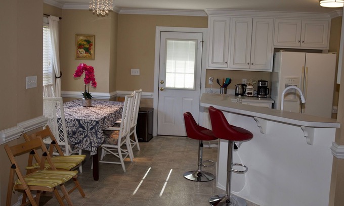 Greenville House | Single 3 Bedroom 2 Bath House in a nice neighborhood
