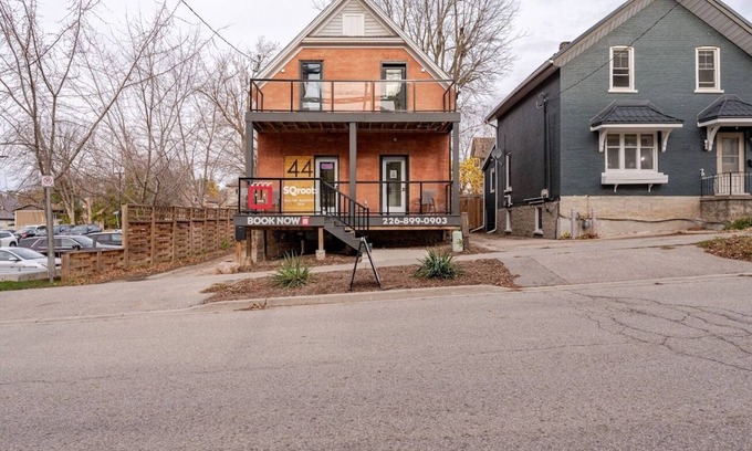 Mount Hope Huron Park Apartment | Single Bachelor unit en-suite Across from Google