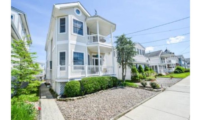 South End House | Single Family Beach Home