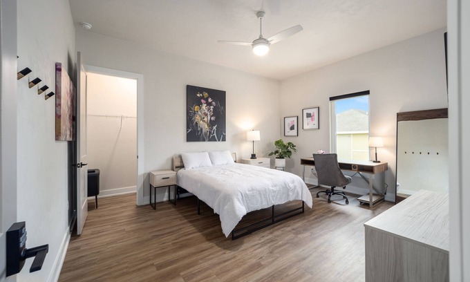 Haile Plantation Apartment | Single Female S/T Roommate Wanted-Fully Furnished w. Priv. Bath in Haile Village
