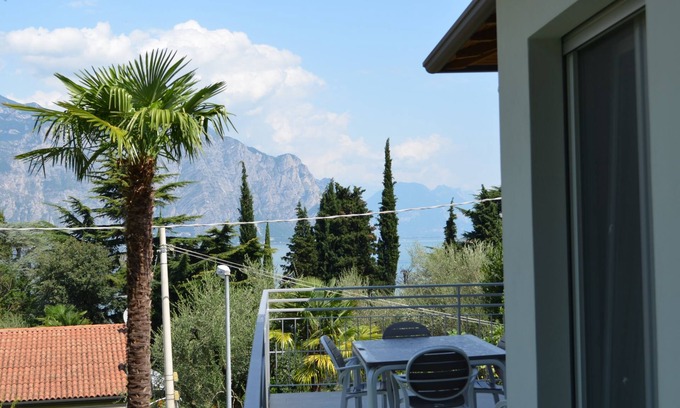 Malcesine House | Single house, 2 double and 1 single room A/C and wifi "La Svolta Holidays"