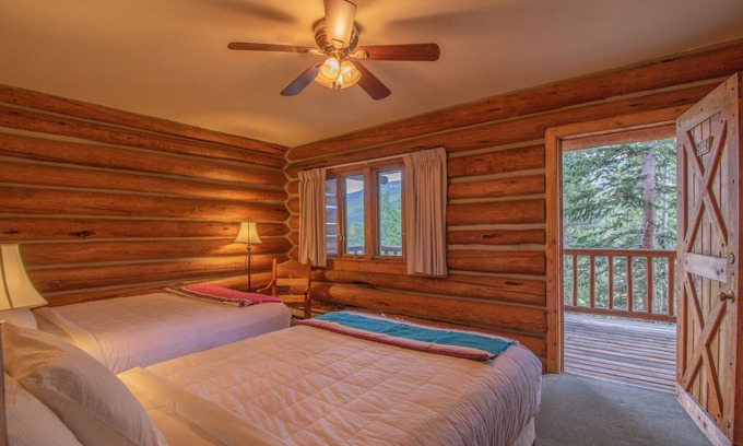 Estes Park Hotel | Single King Room - Longs Peak View