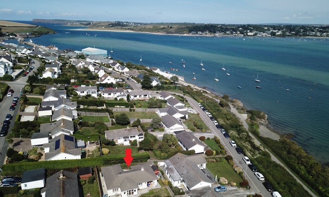Treator House | Single level Holiday Home within yards of the Camel Estuary, parking and garden
