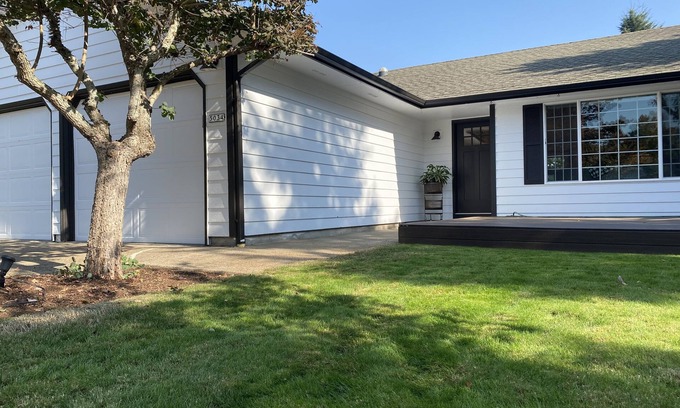 Sunnyslope House | Single Level, Modern, and Clean 3 Bedroom 2 Bath Park Like Property