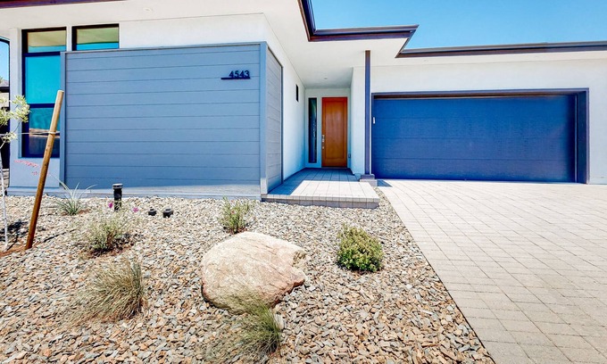 Prescott Valley House | Single level snowbird-friendly home with fenced backyard, washer/dryer, WiFi