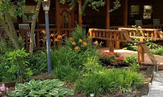 Fletcher Cabin | Single Pine Inn